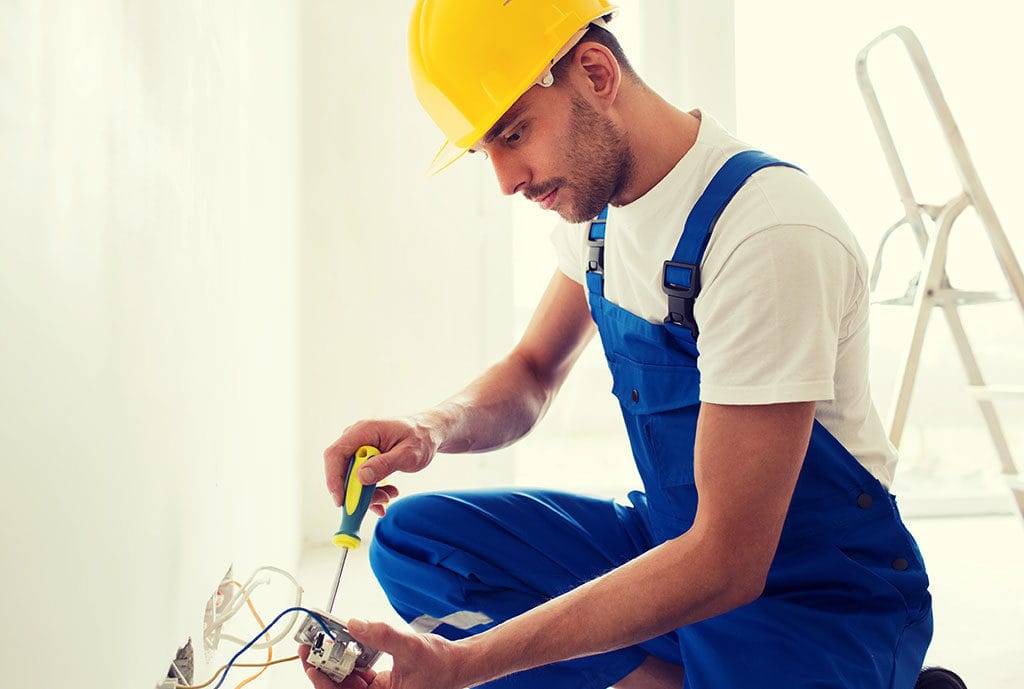 Operaciones auxiliares de montaje de instalaciones electrotécnicas y de telecomunicaciones en edificios