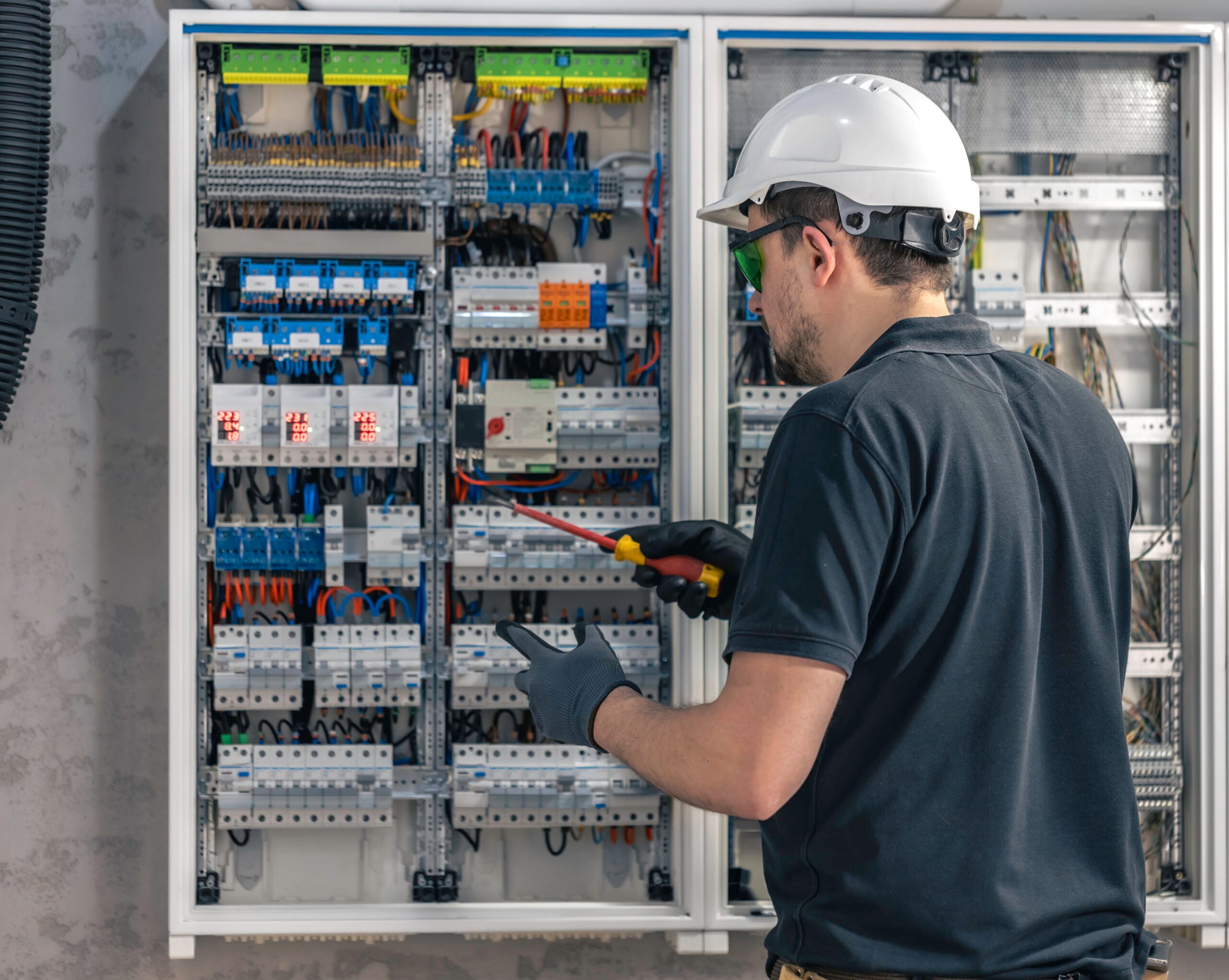 curso de electricidad, montaje de cuadros eléctricos, electricista baja tensión, curso con compromiso de contratación